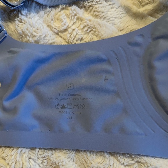 Wireless, Seamless Blue Bra - Picture 4 of 6